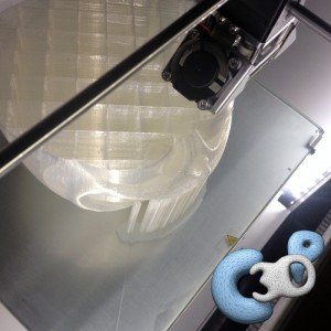 Photo d'une impression 3D sur la nouvelle imprimante de Crea3Dprint